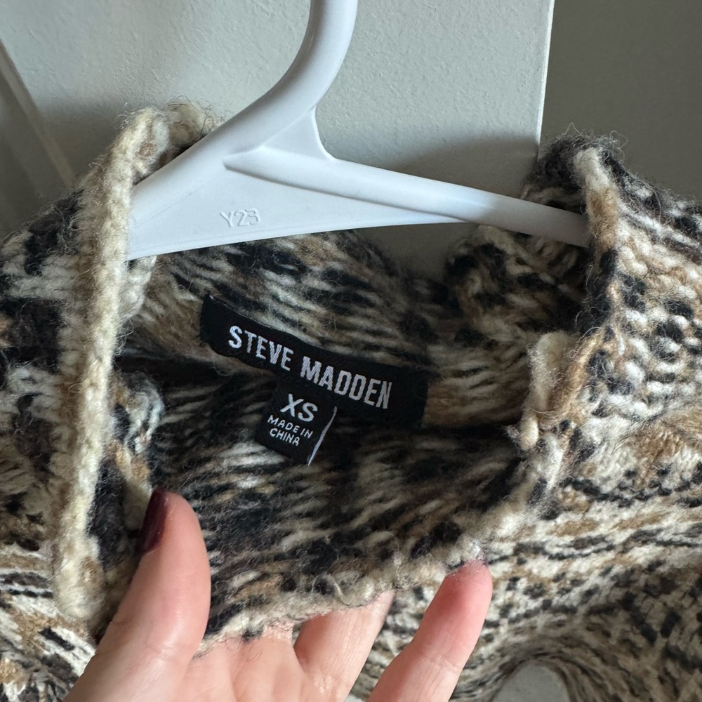 Steve Madden Black and Cream Knit Sweater - Picture 2 of 3